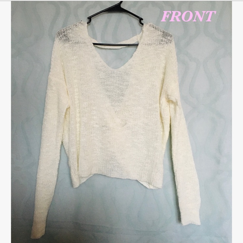 Adorable White Knit Top!🕊🌸